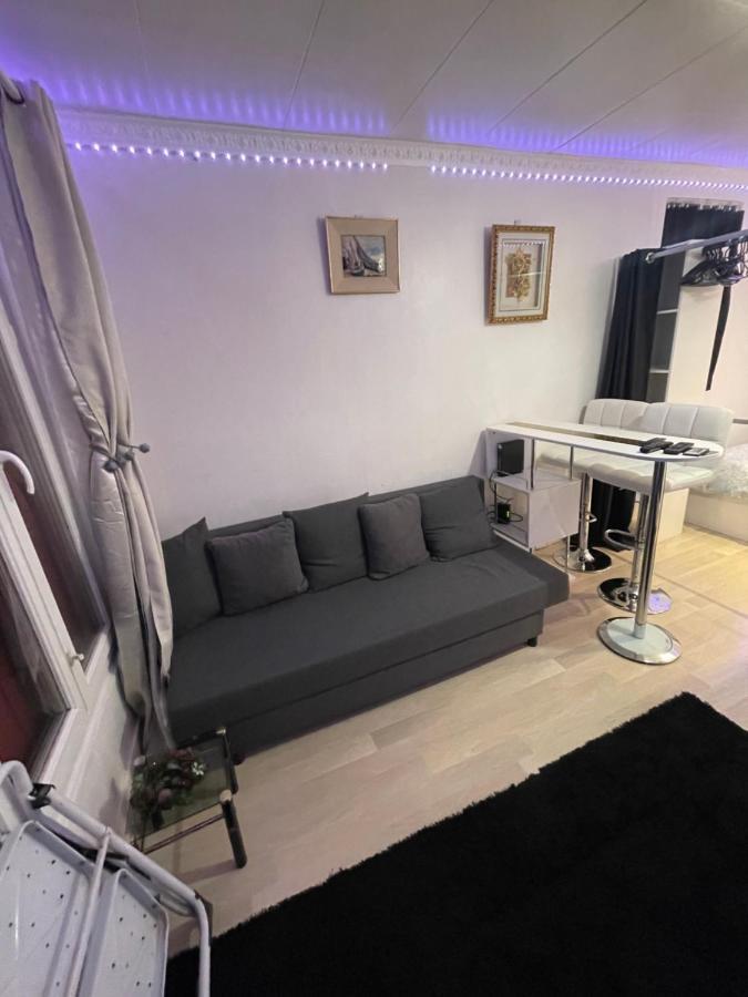 Jolie Petite Maison Avec Un Grand Jardin Montmagny エクステリア 写真